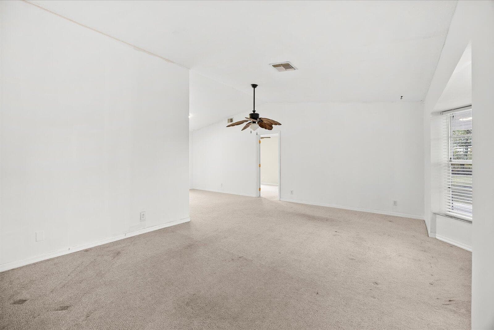 2550 SE Hemsing Street photo 5