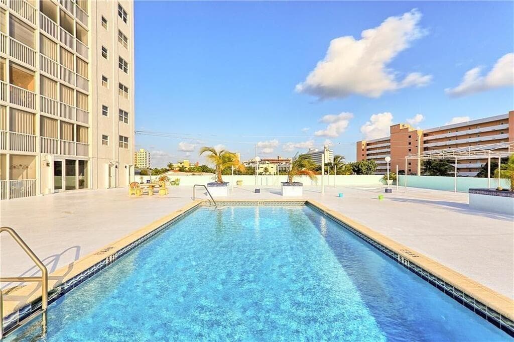 1505 N Riverside Drive 1002 photo 8