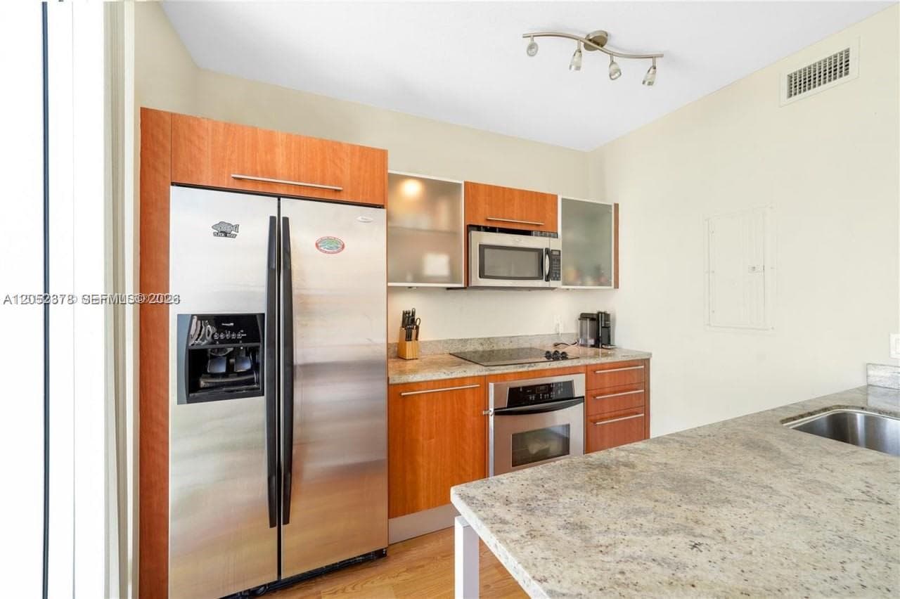 185 SW 7th St 3100 photo 6