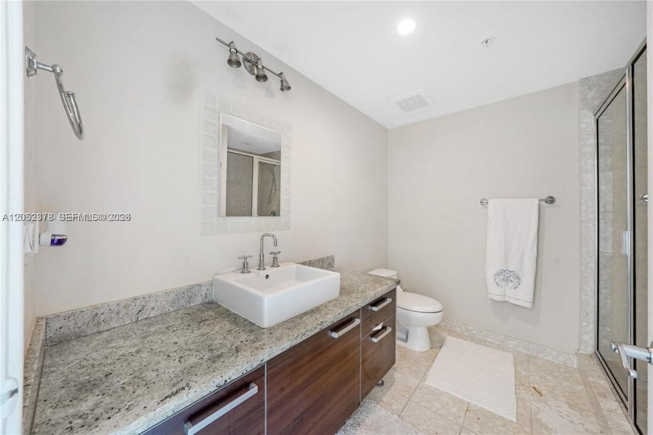 185 SW 7th St 3100 photo 7