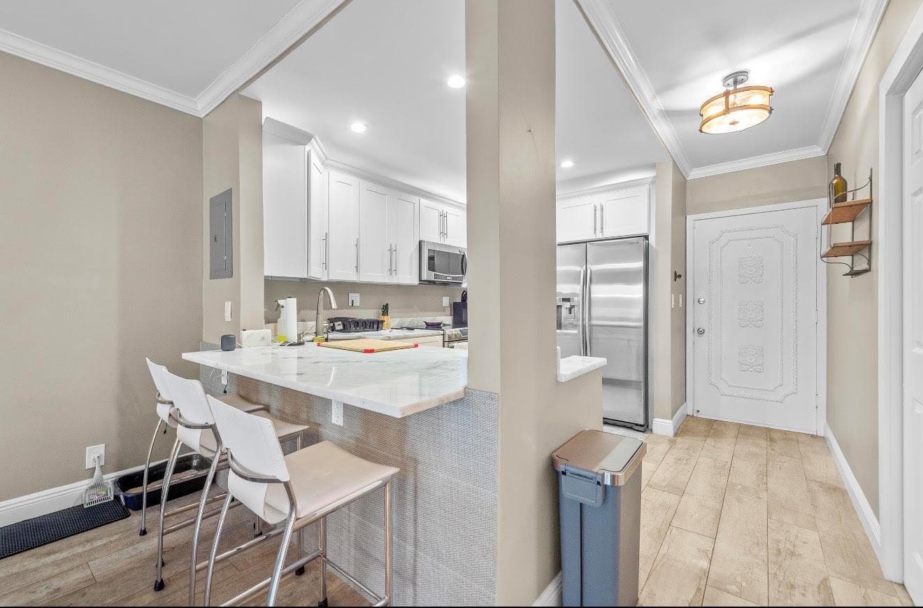 900 SW 12th Street 206 photo 4