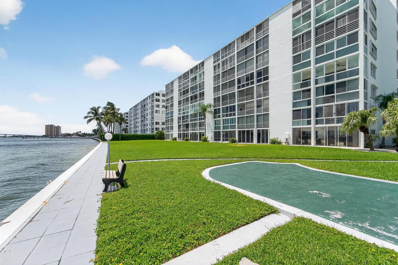 501 LAKE SHORE Drive 206 photo 2