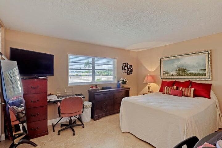 501 LAKE SHORE Drive 206 photo 21