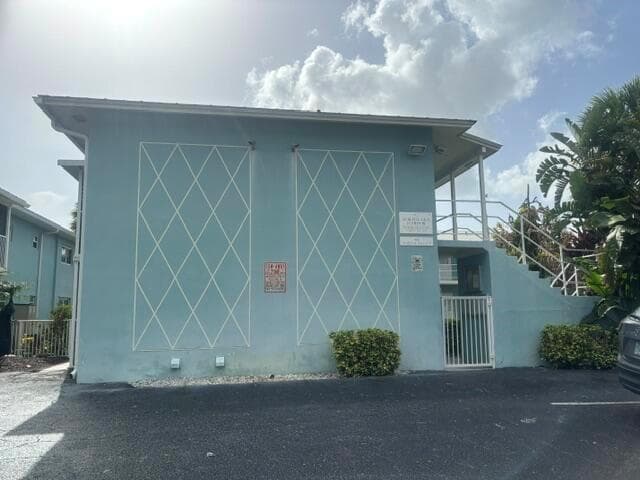 400 Northlake Court 204 photo 2