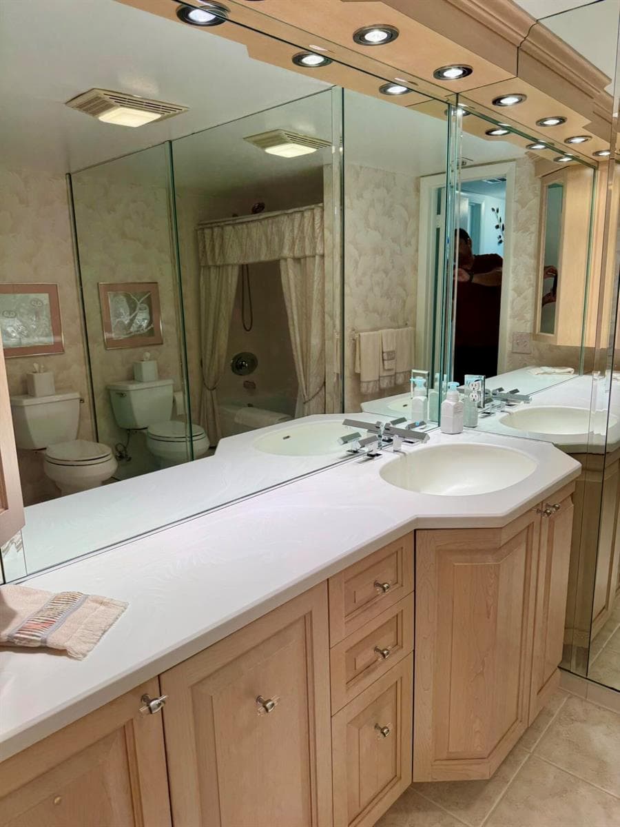 799 Jeffery Street 4100 photo 20