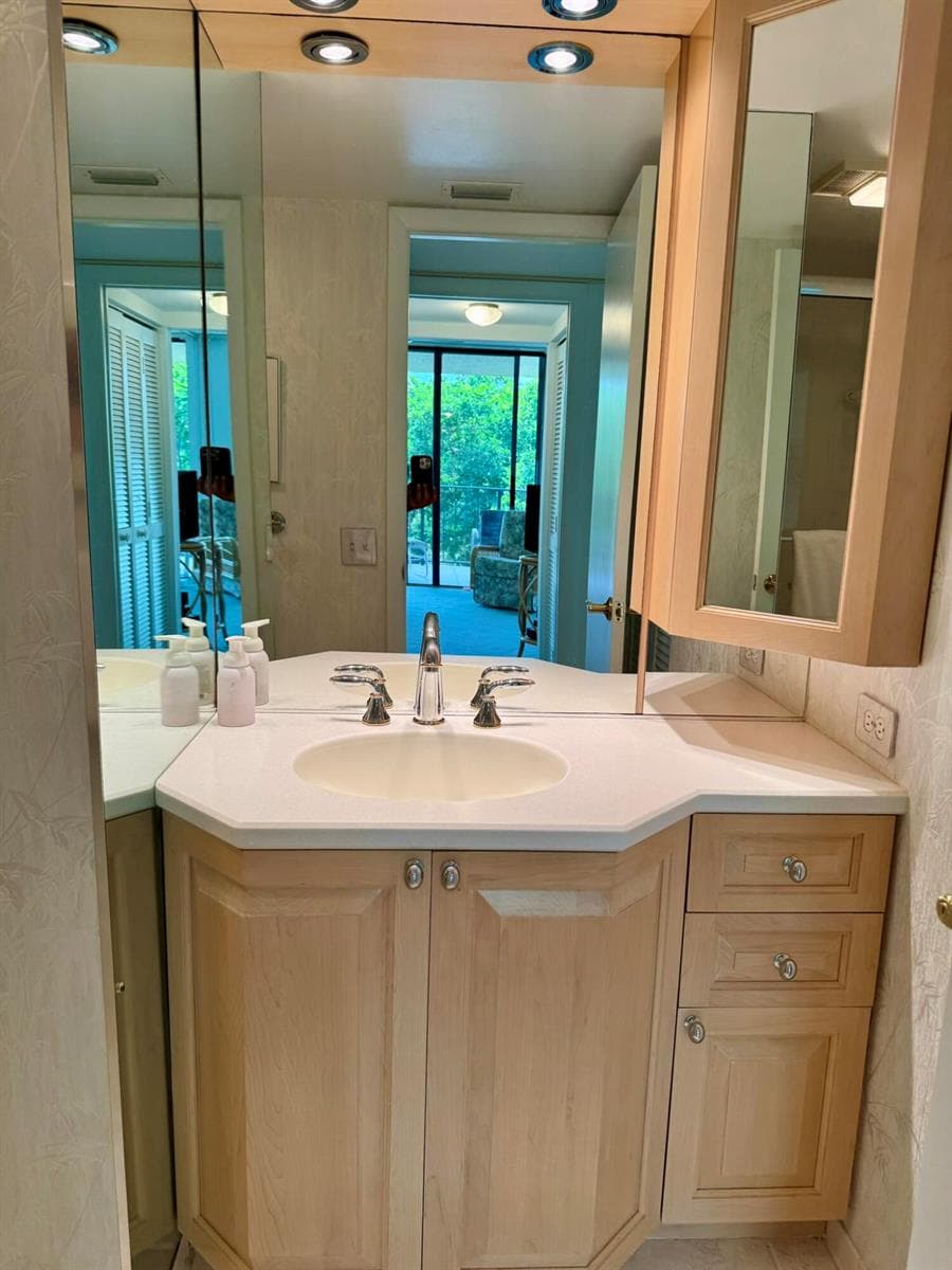 799 Jeffery Street 4100 photo 25