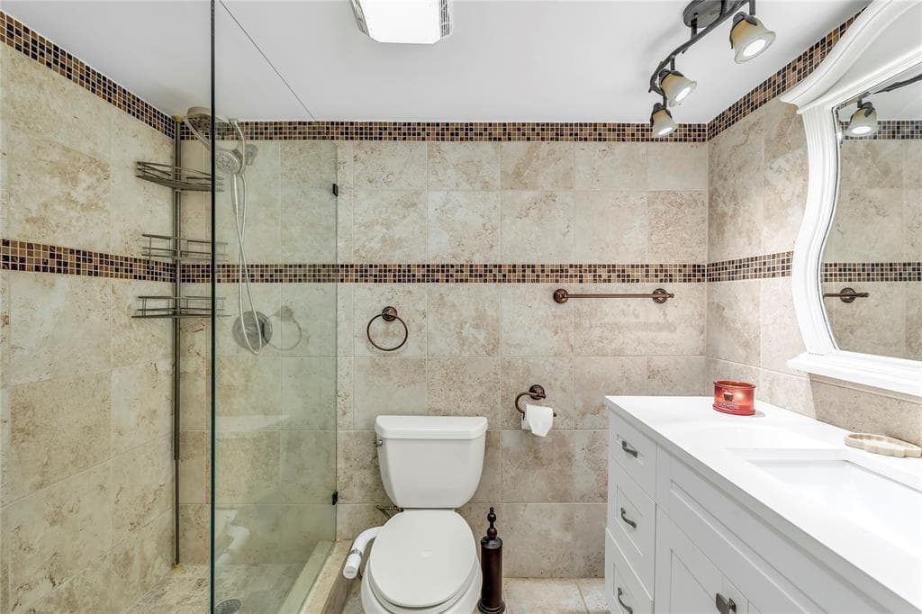 3150 NE 48th Court 204 photo 19