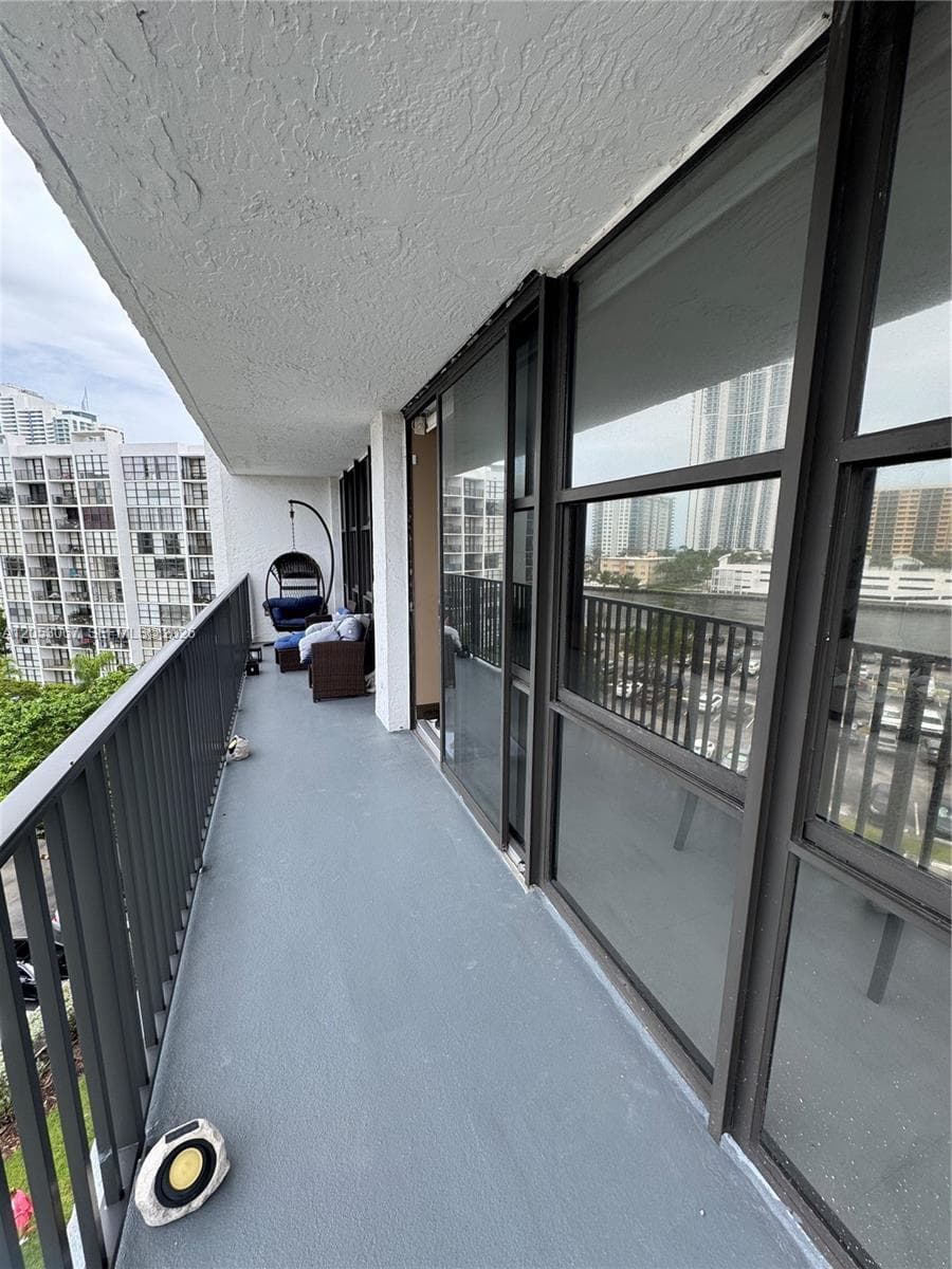 1000 Parkview Dr 710 photo 24