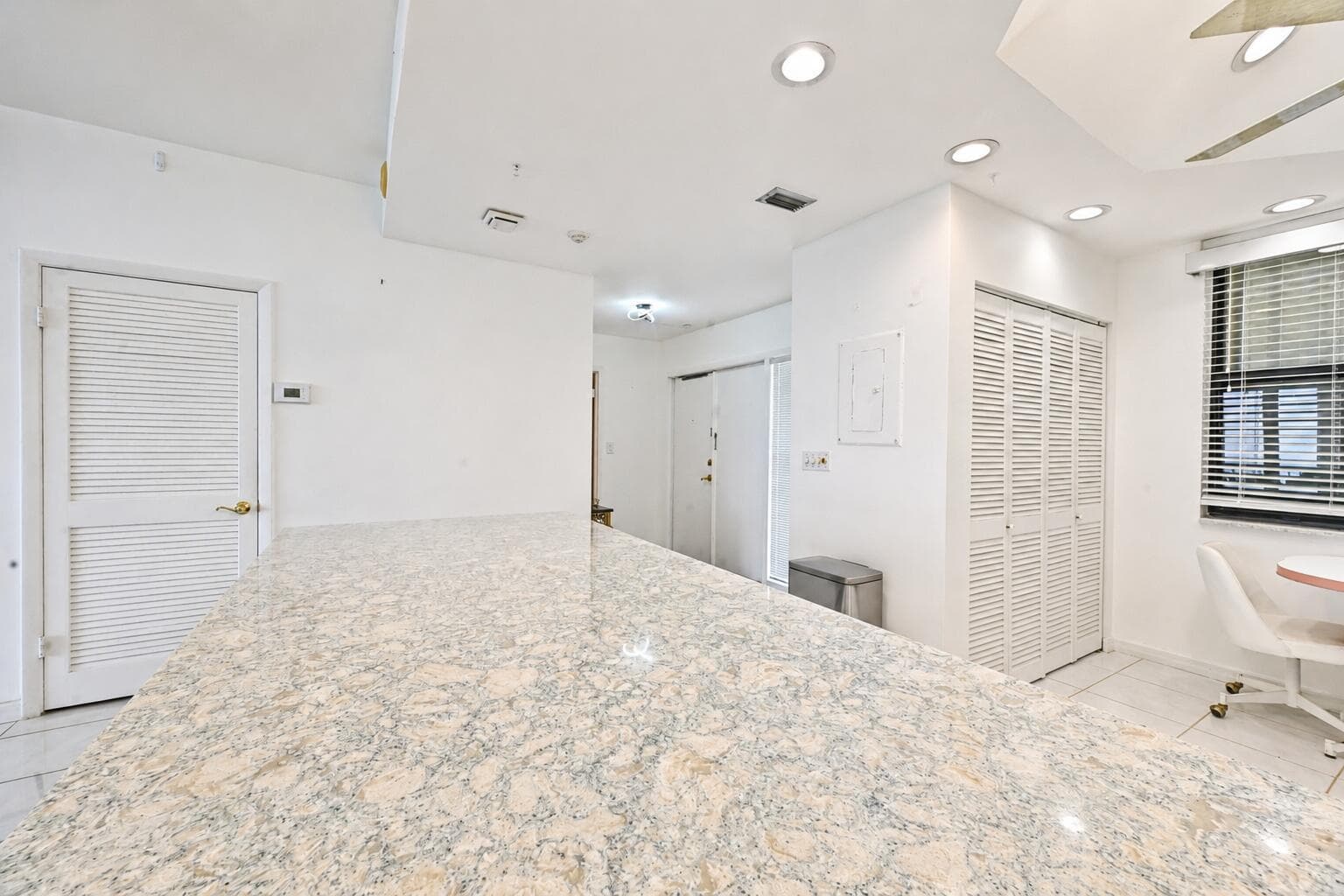 9900 S OCEAN Drive 1603 photo 4