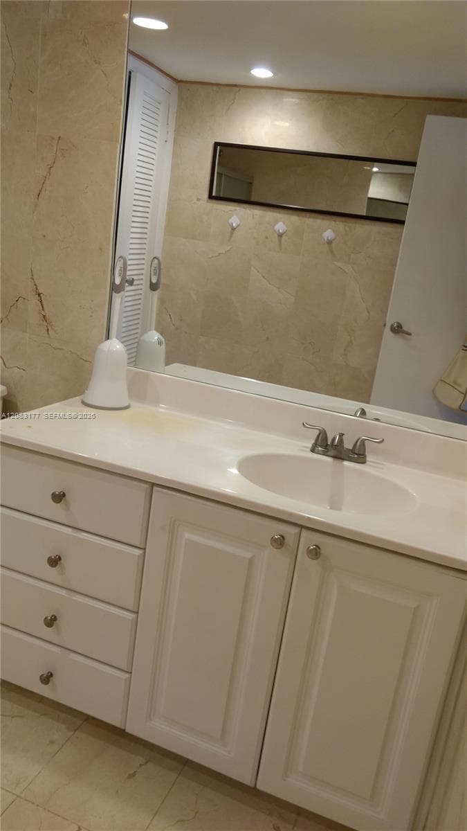 19390 Collins Avenue 1014 photo 2
