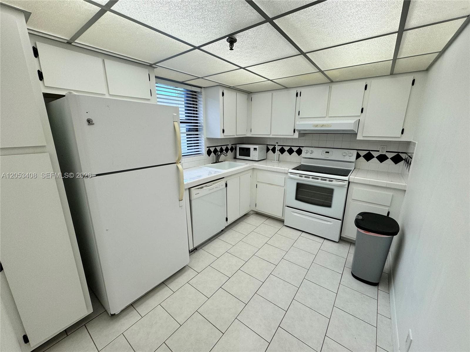 2625 Collins Ave 320 photo 4
