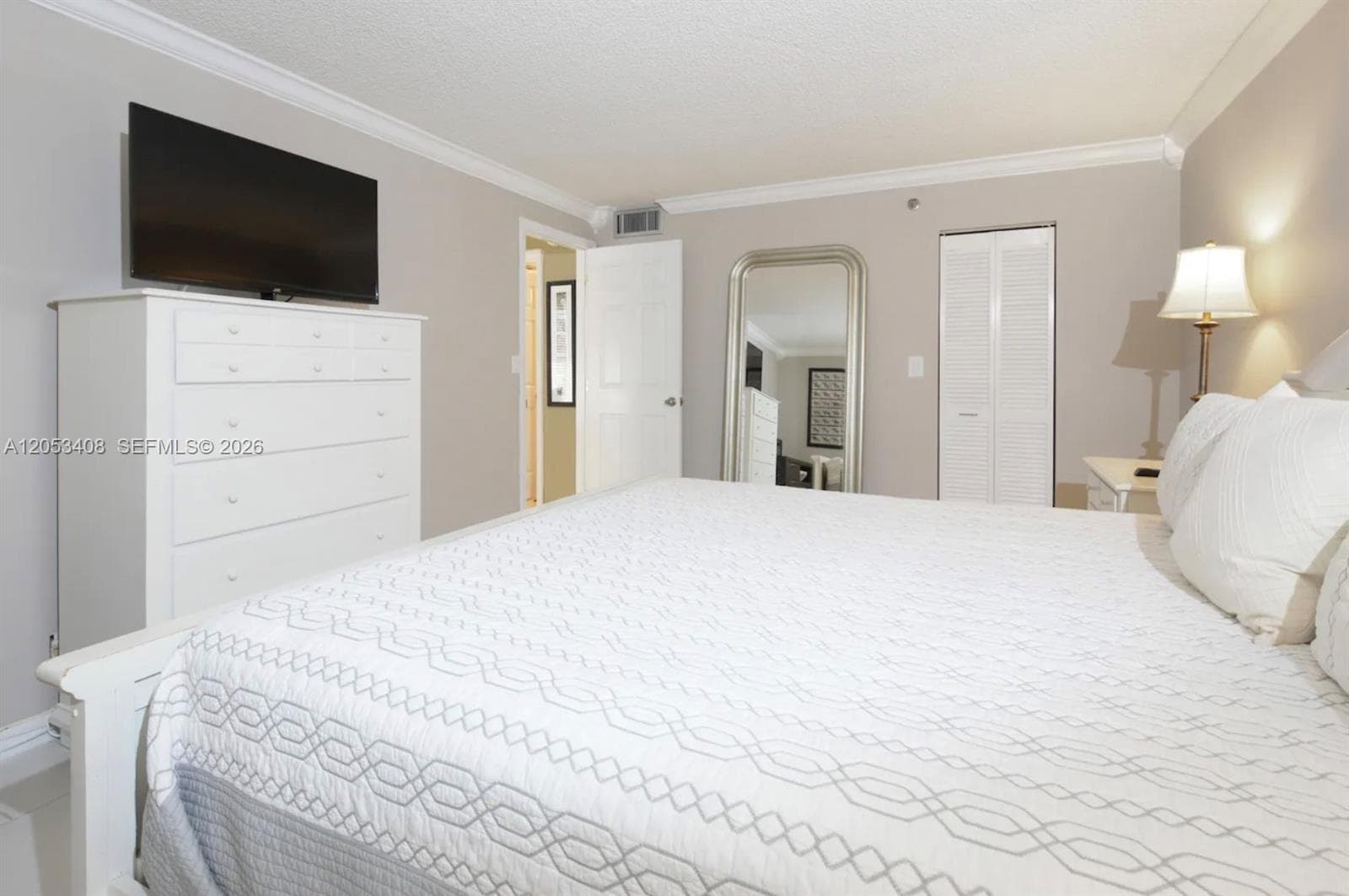 2625 Collins Ave 320 photo 8