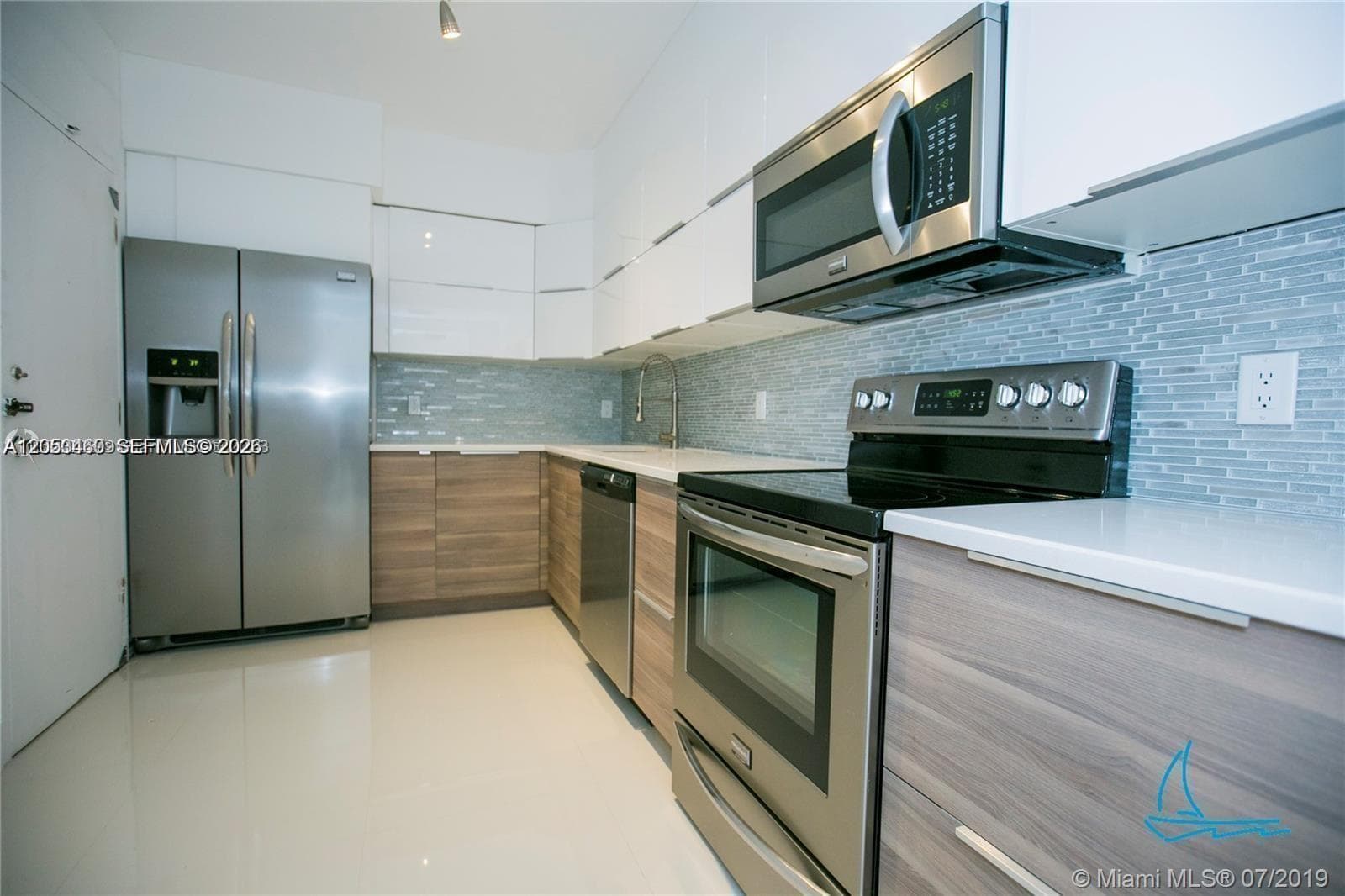 9381 E Bay Harbor Dr 302S photo 9