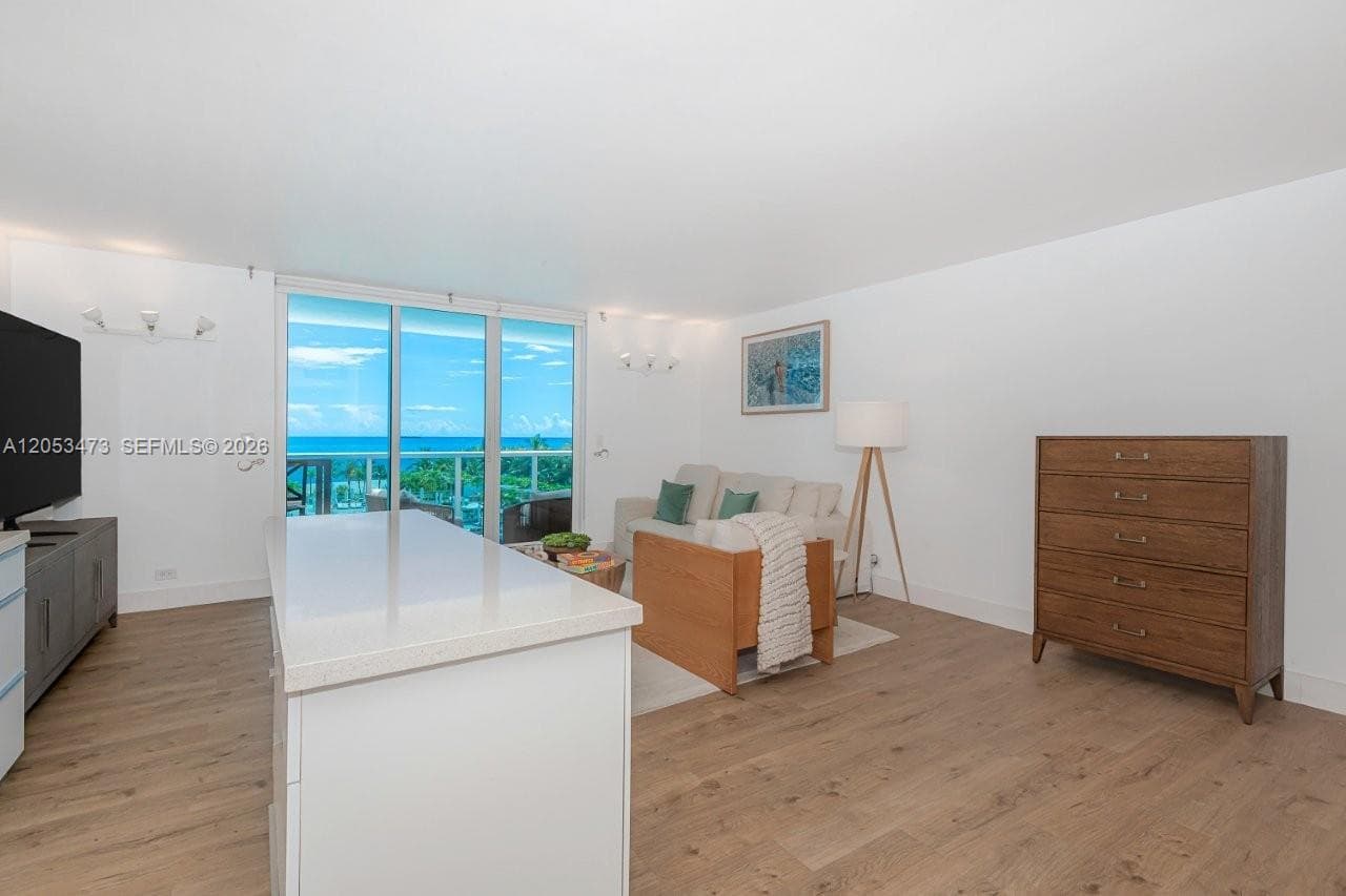 2301 Collins Ave 541 photo 2