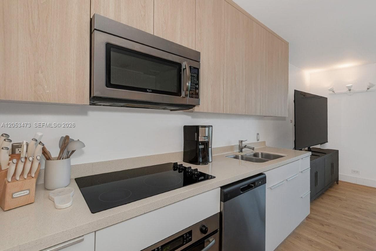 2301 Collins Ave 541 photo 17