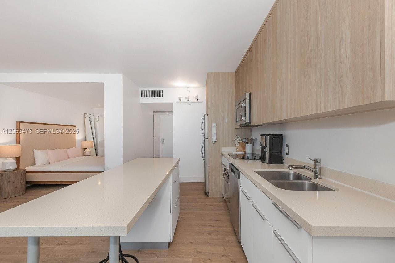 2301 Collins Ave 541 photo 12