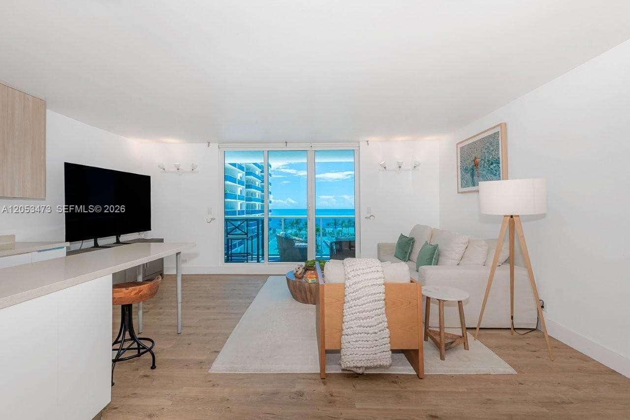 2301 Collins Ave 541 photo 3
