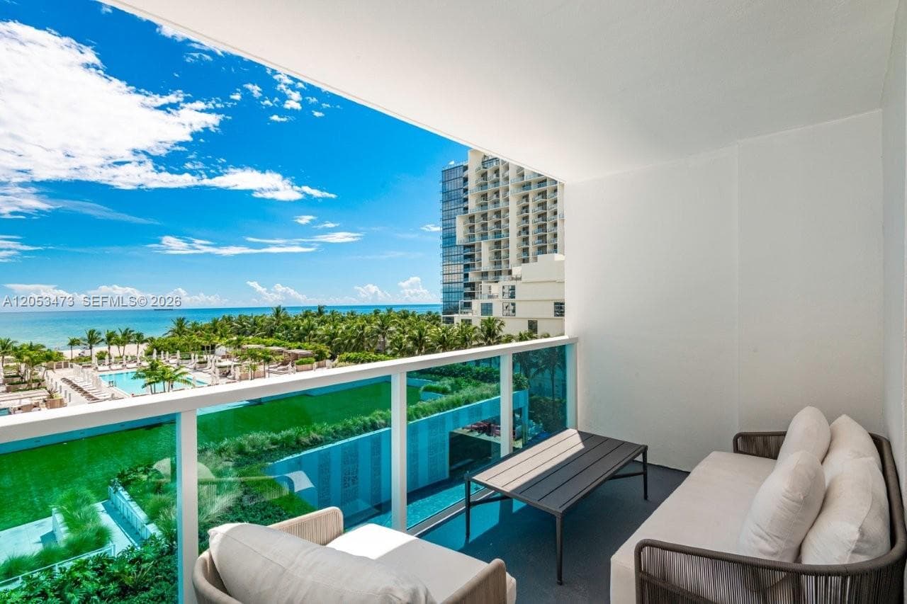 2301 Collins Ave 541 photo 1