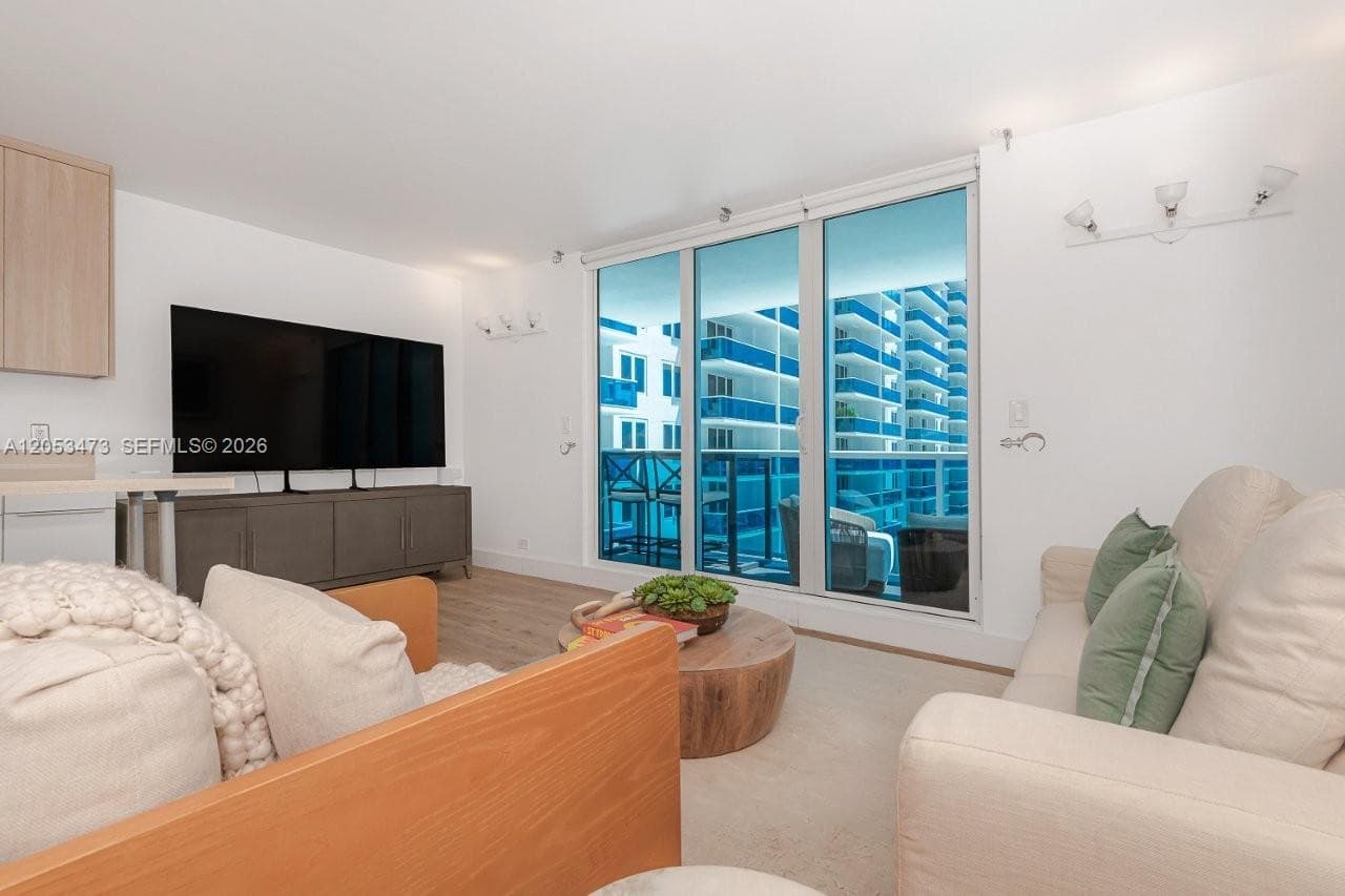 2301 Collins Ave 541 photo 5