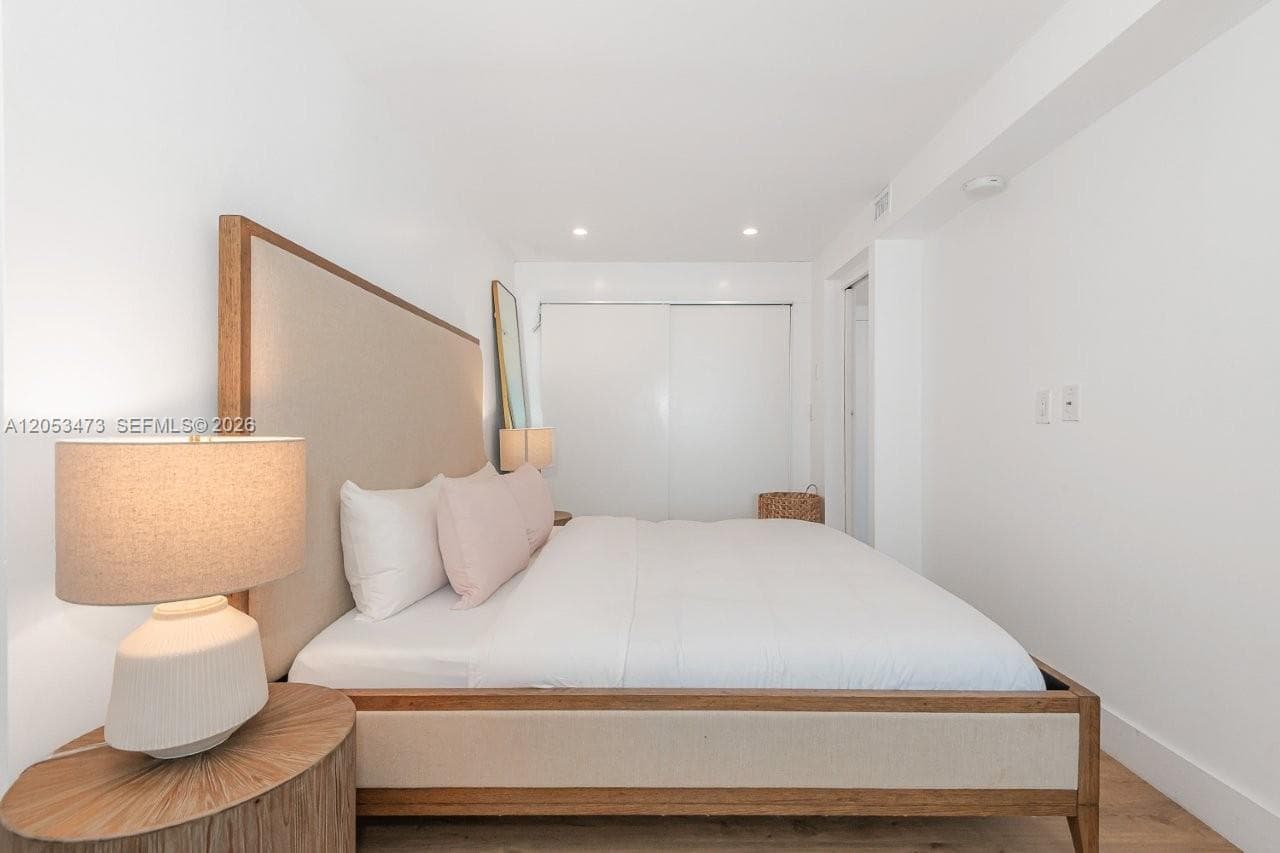 2301 Collins Ave 541 photo 20