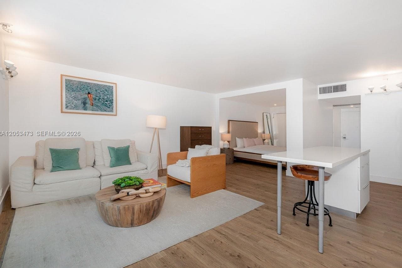 2301 Collins Ave 541 photo 9