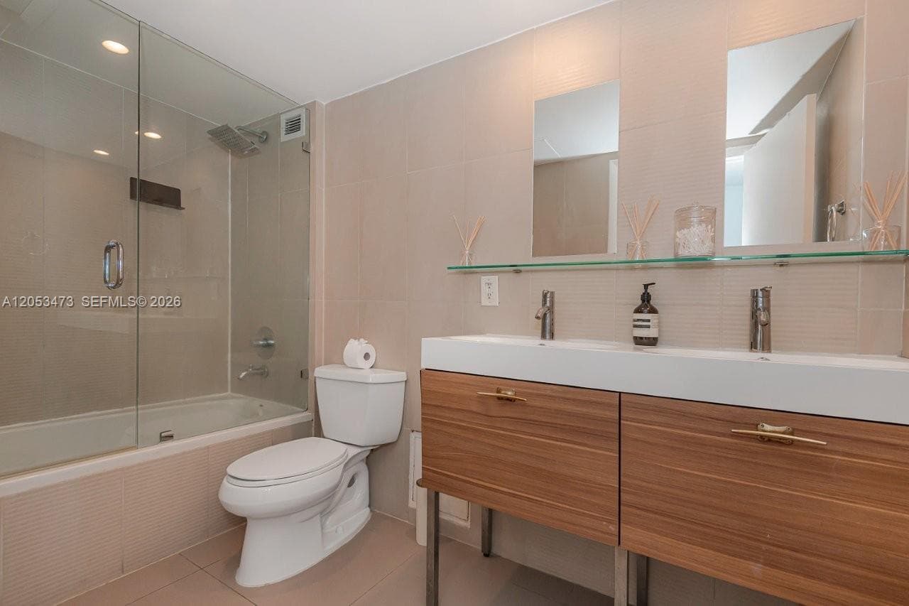 2301 Collins Ave 541 photo 24