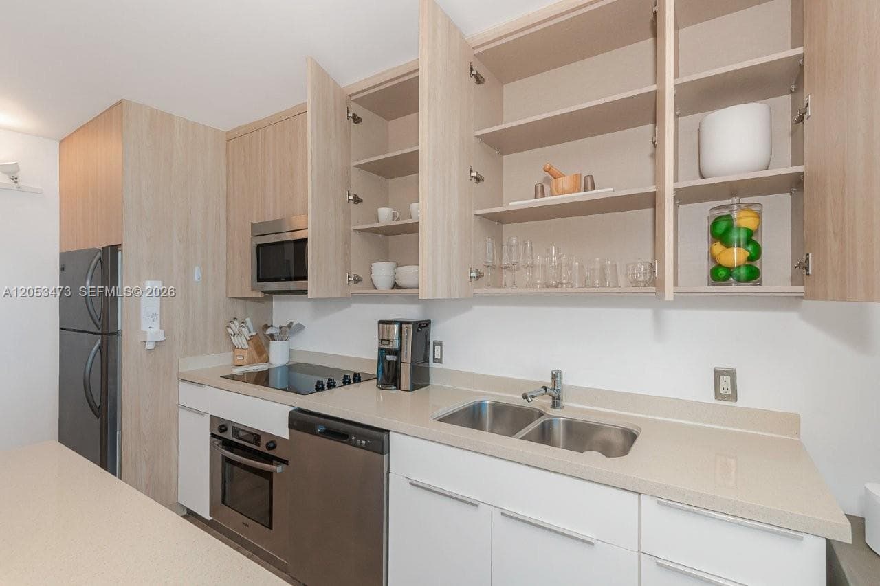 2301 Collins Ave 541 photo 18