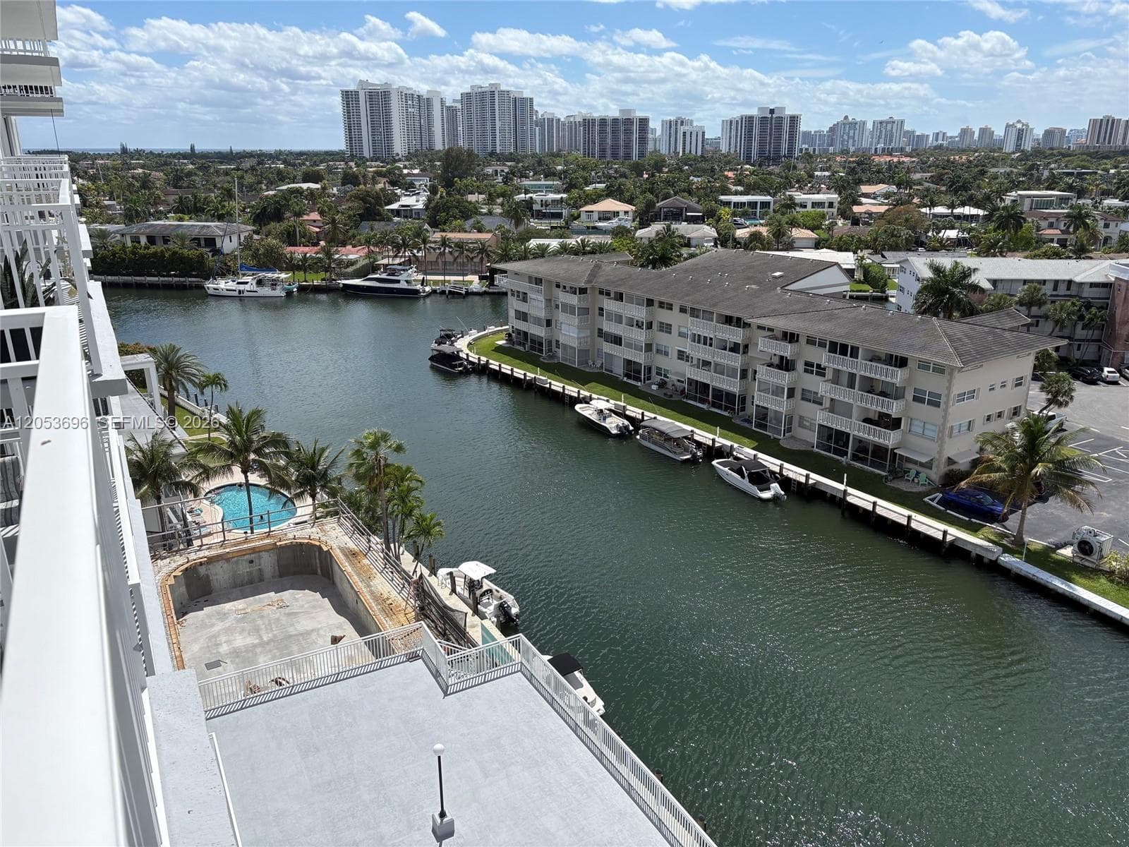 427 Golden Isles Dr 10D photo 2