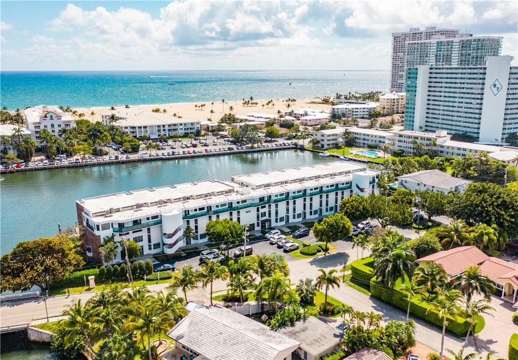 1800 S OCEAN Drive 407 photo 1