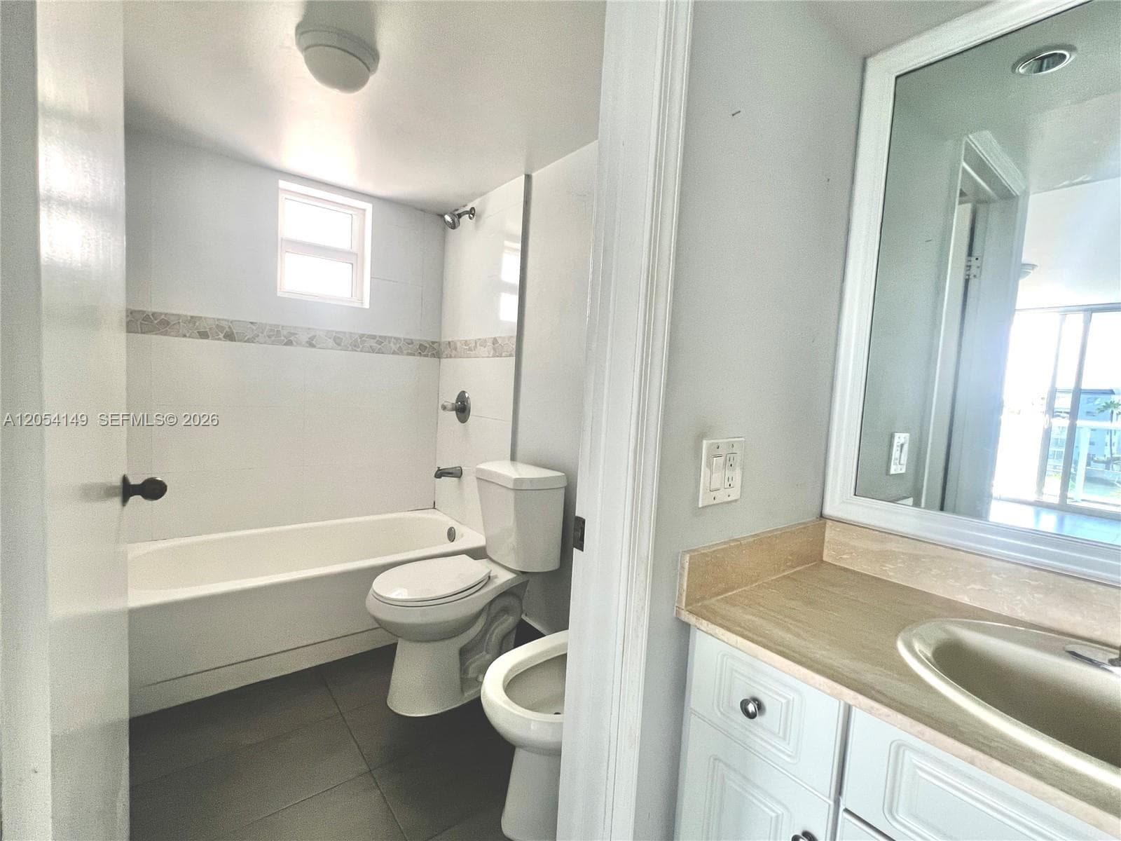 2457 Collins Ave 402 photo 10