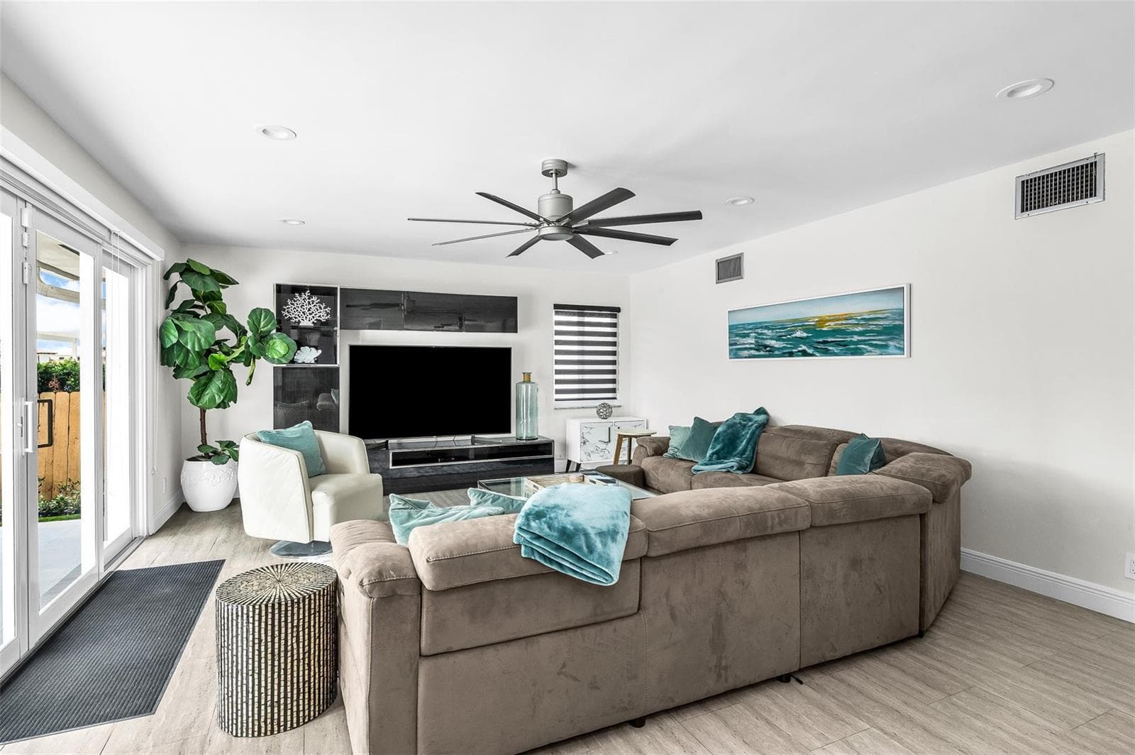 39 Castle Harbor Isle Drive photo 12