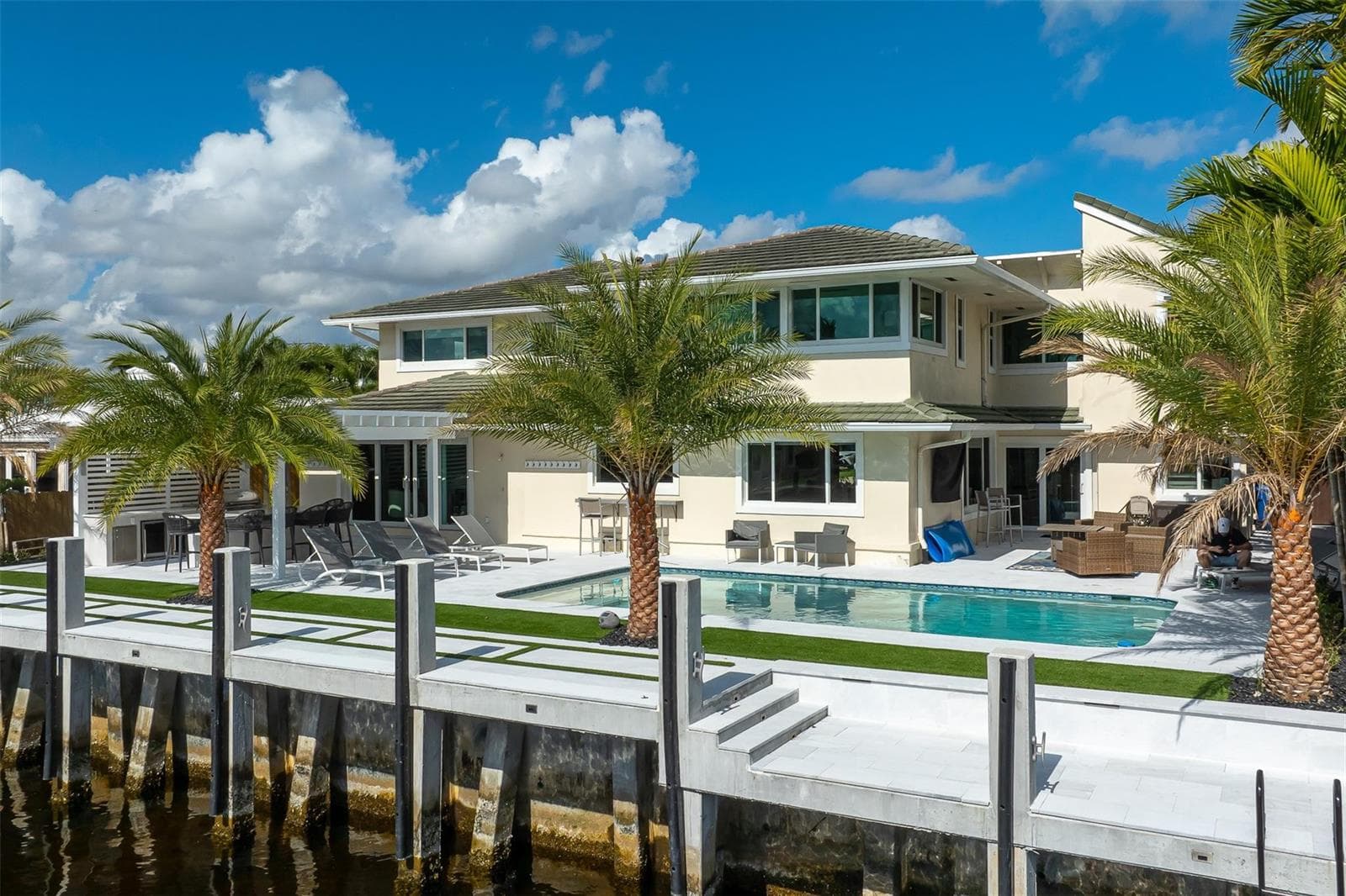 39 Castle Harbor Isle Drive photo 1