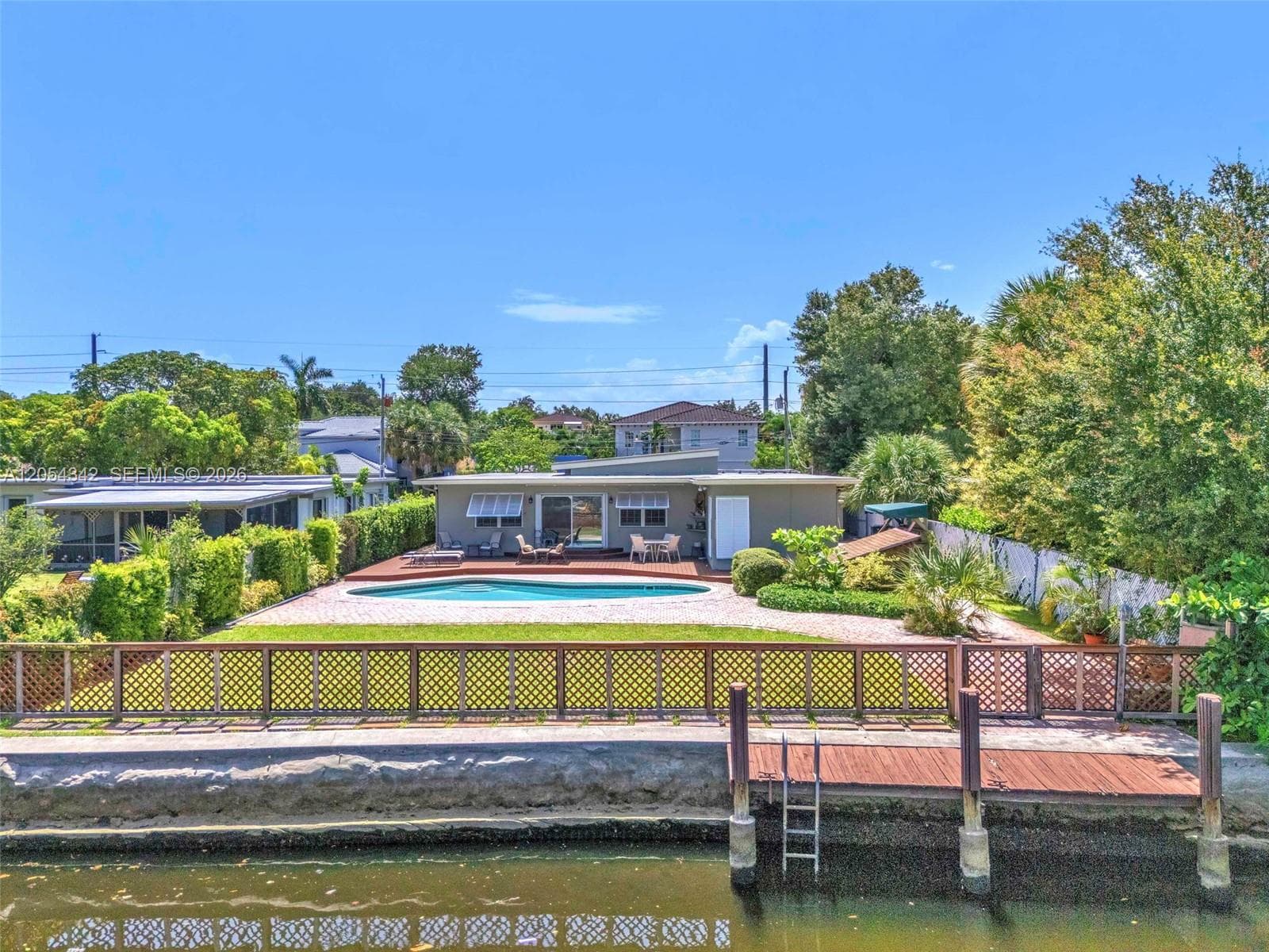 800 SW 8th Ter photo 6