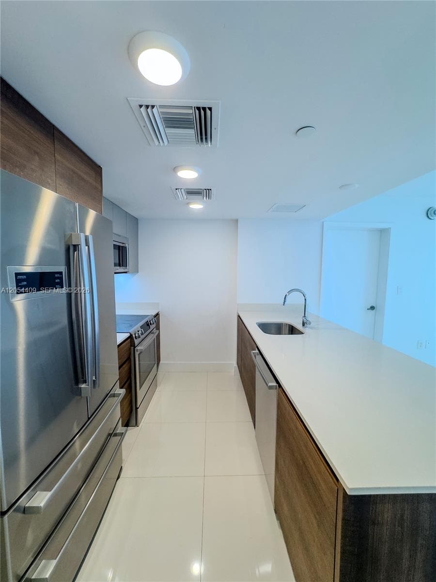 9261 E Bay Harbor Dr 405 photo 10