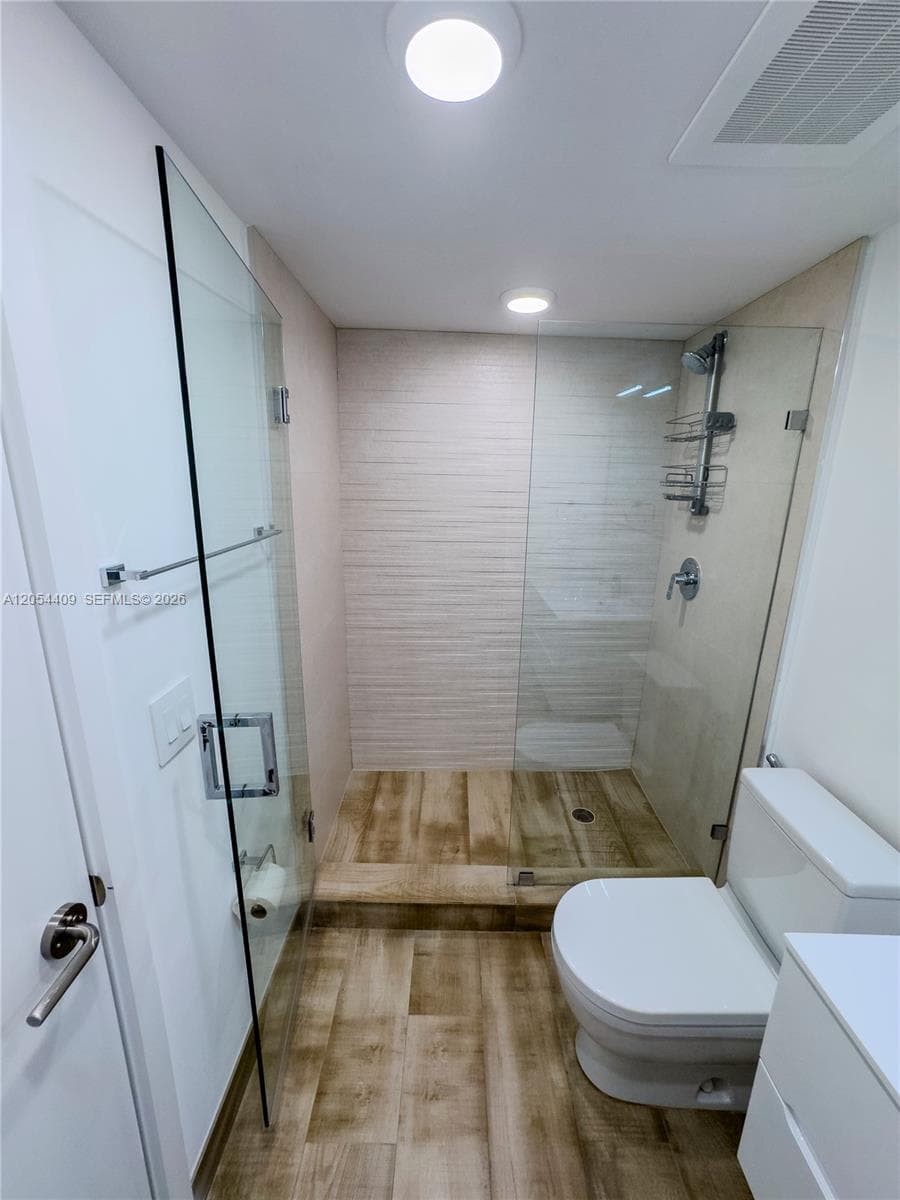 9261 E Bay Harbor Dr 405 photo 15