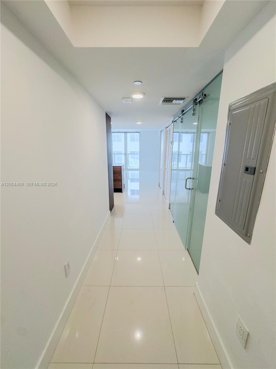 9261 E Bay Harbor Dr 405 photo 11