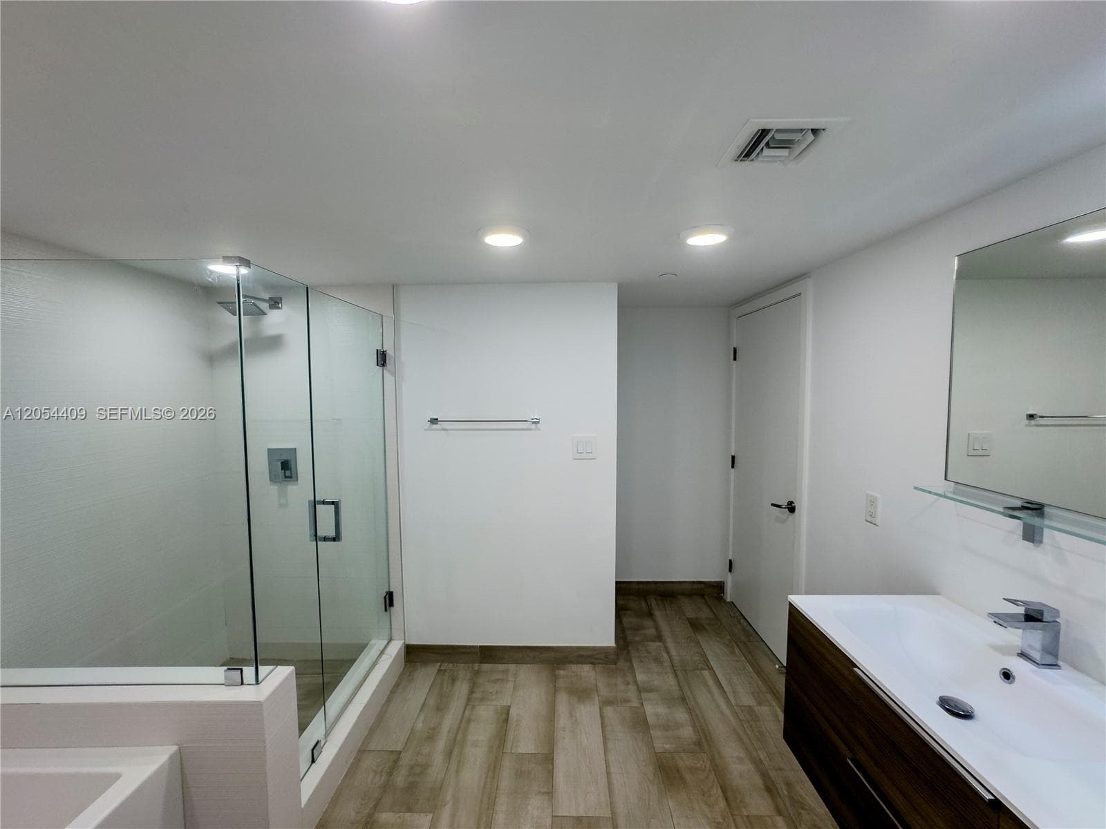 9261 E Bay Harbor Dr 405 photo 19