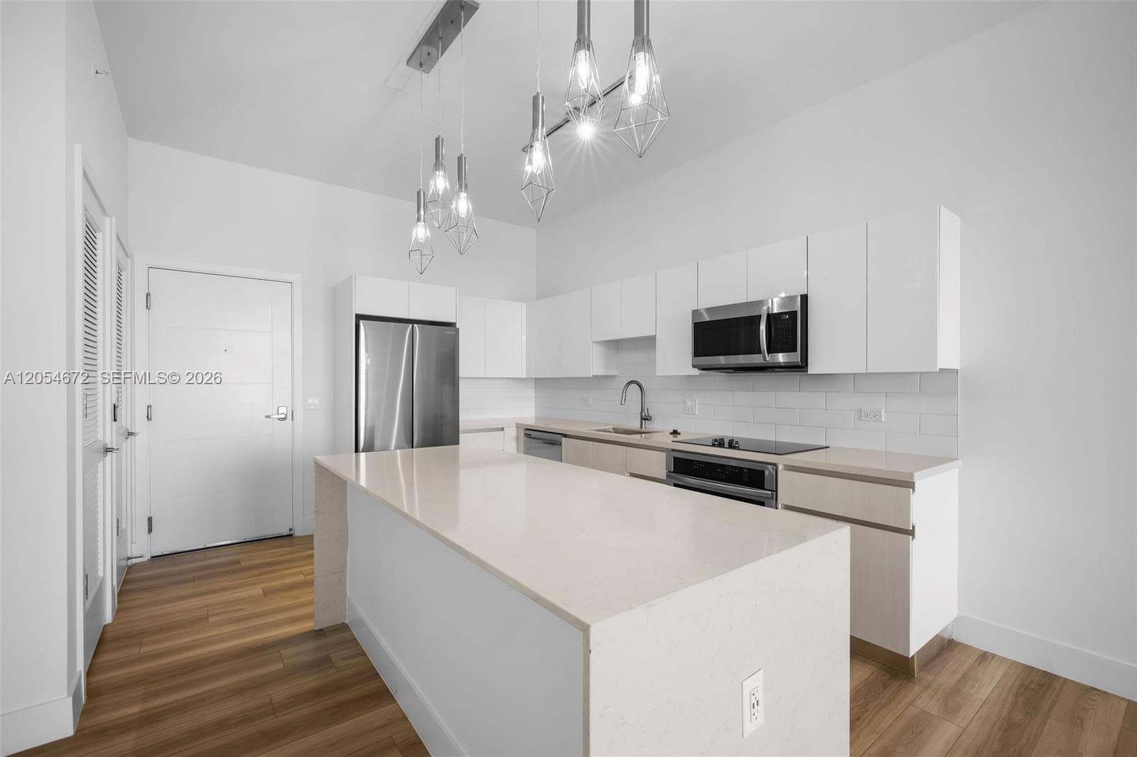 101 Diplomat Pkwy 1407 photo 12