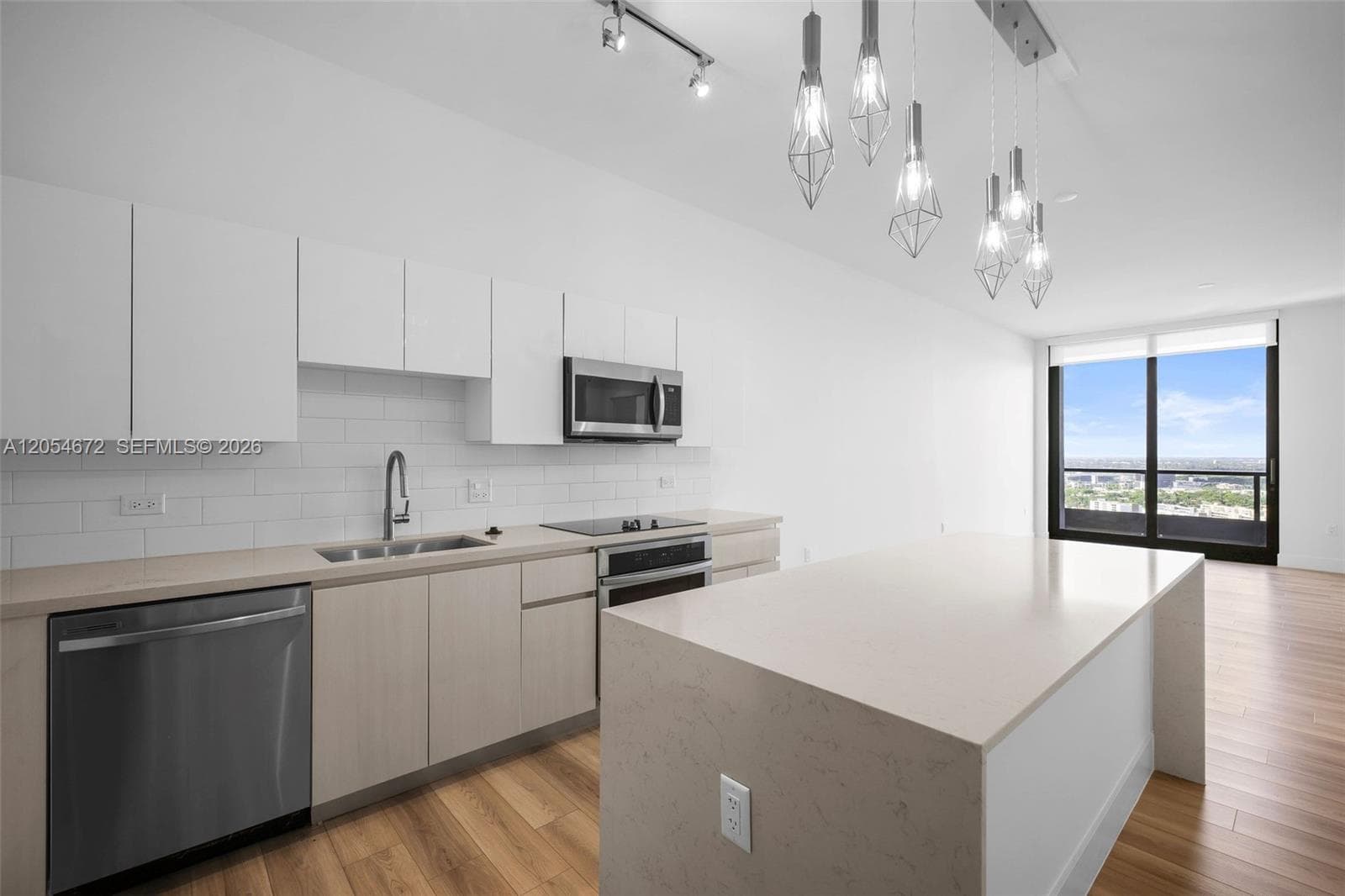 101 Diplomat Pkwy 1407 photo 1