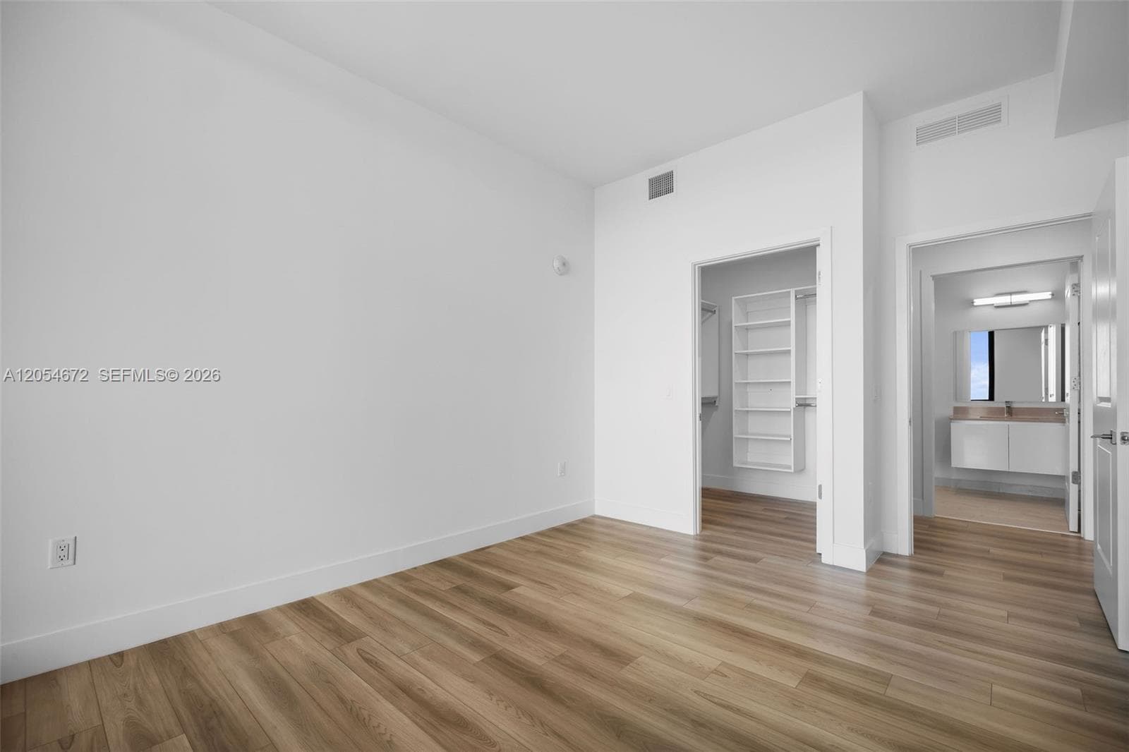 101 Diplomat Pkwy 1407 photo 20