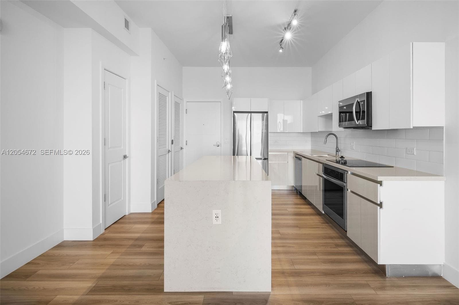 101 Diplomat Pkwy 1407 photo 15