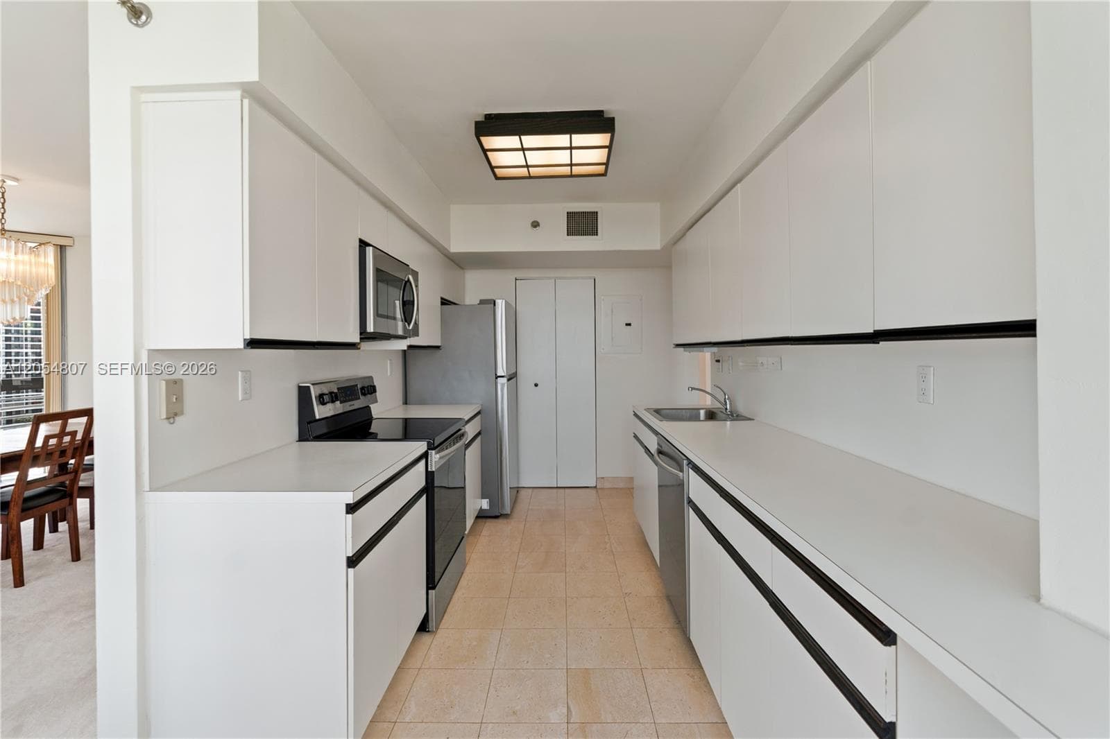 3600 Mystic Pointe Dr 1207 photo 3