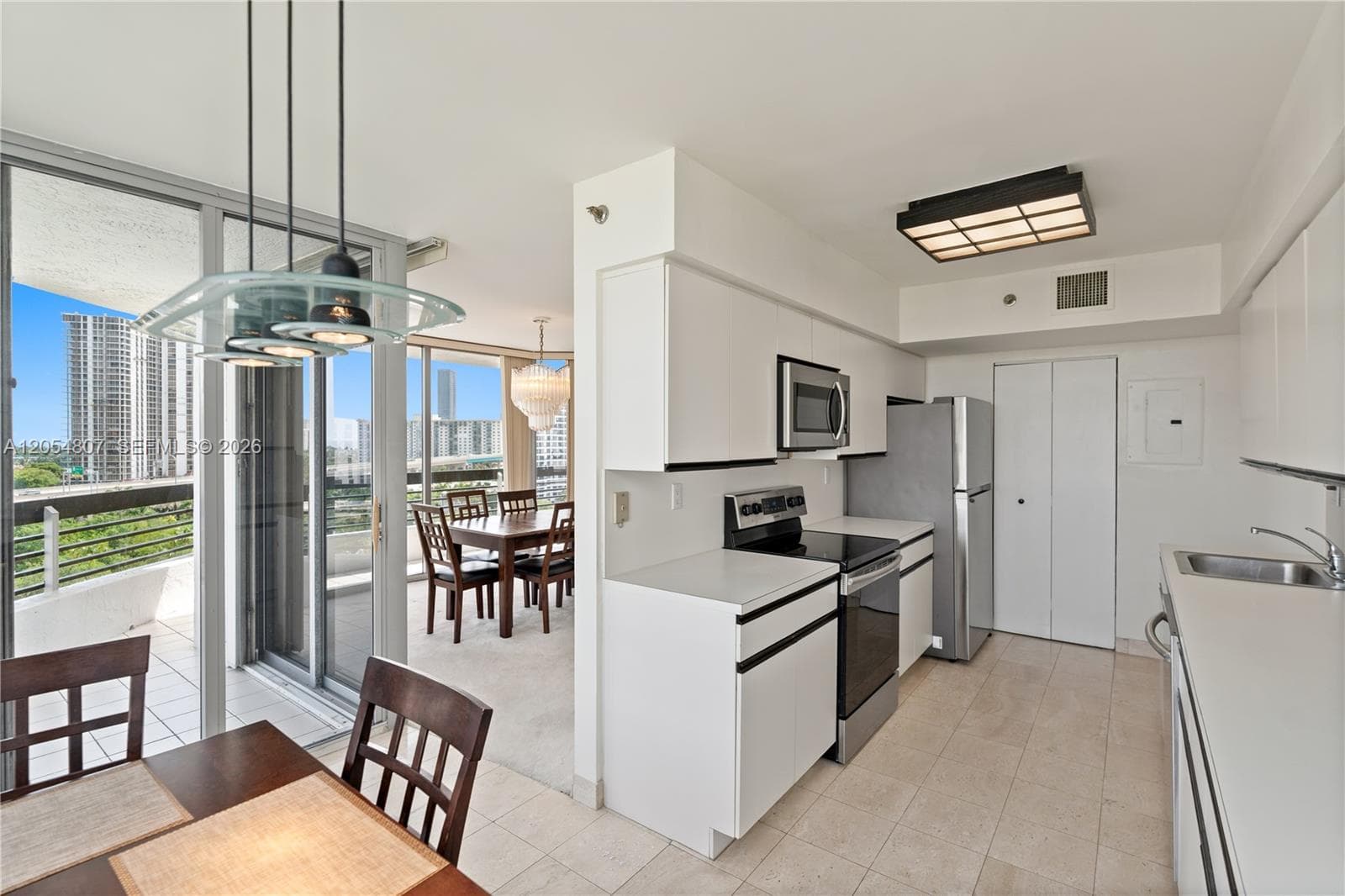 3600 Mystic Pointe Dr 1207 photo 4