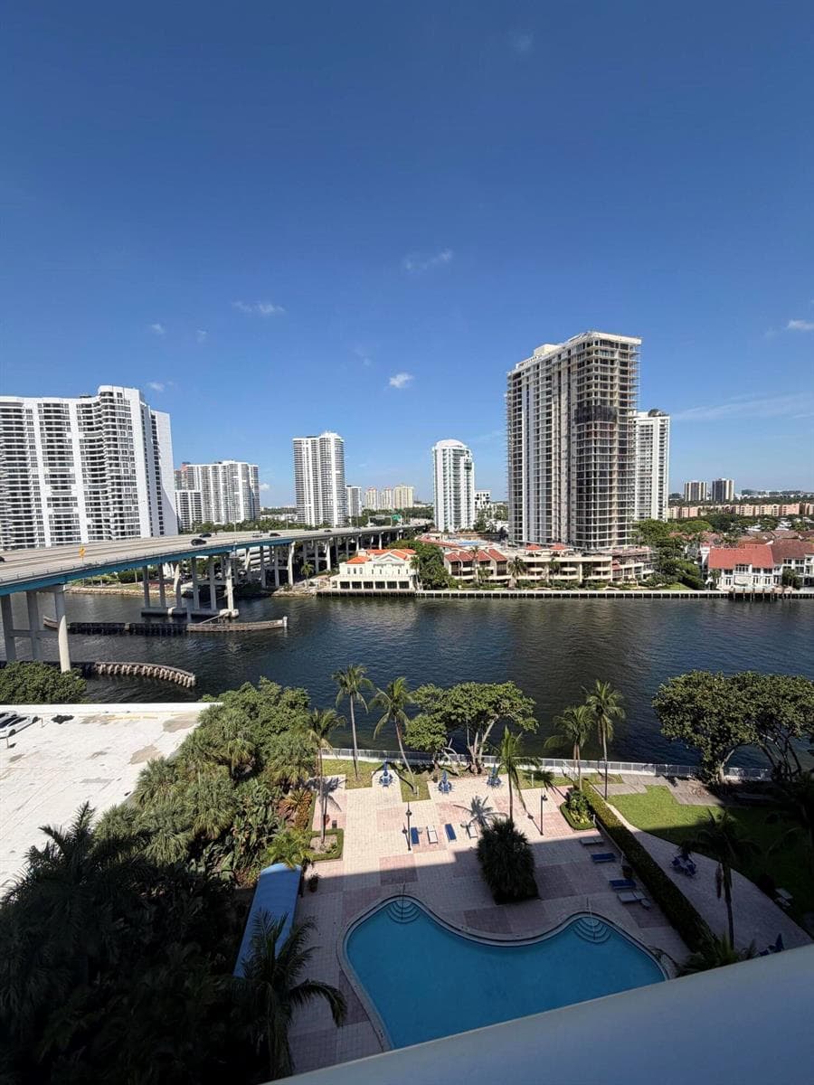 19390 Collins Avenue 1103 photo 1