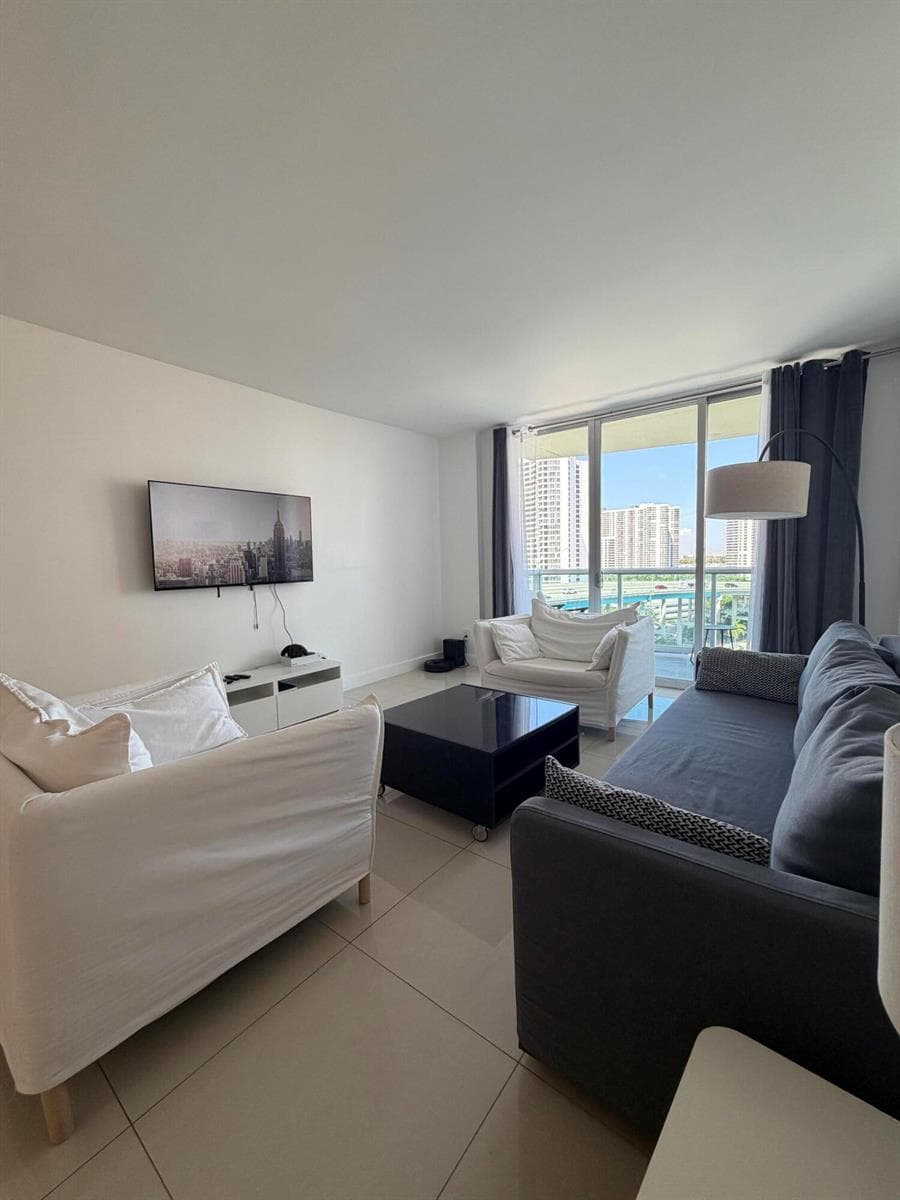 19390 Collins Avenue 1103 photo 15