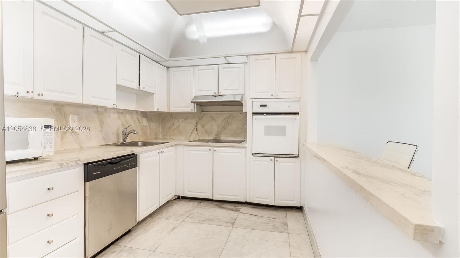 19380 Collins Ave 1423 photo 21