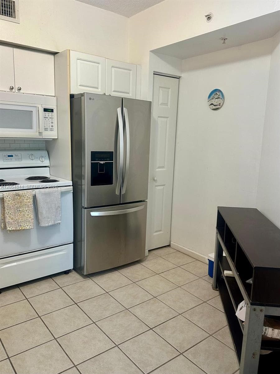17150 N Bay Rd 2412 photo 9