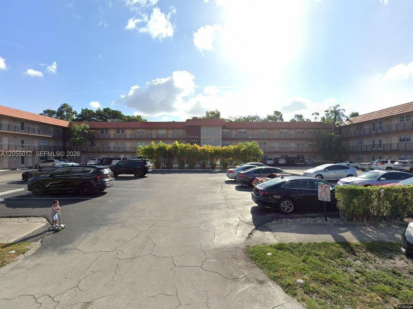 3930 Crystal Lake Dr 208 photo 1