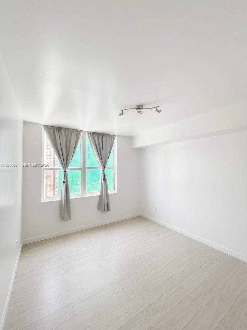 31 SE 5th St 3712 photo 17