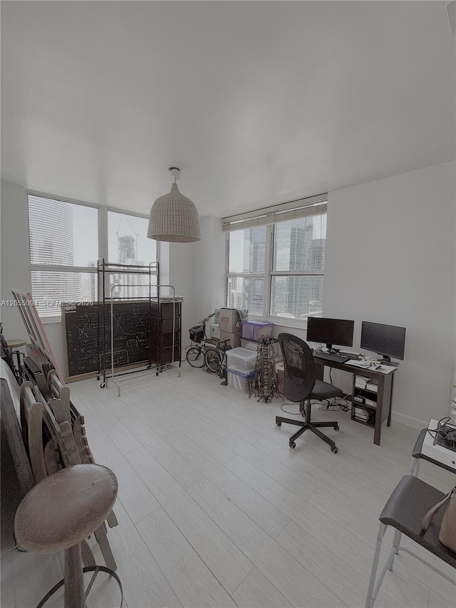 31 SE 5th St 3712 photo 9